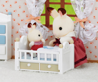 Sylvanian Families Set Conejo Chocolate y Cuna